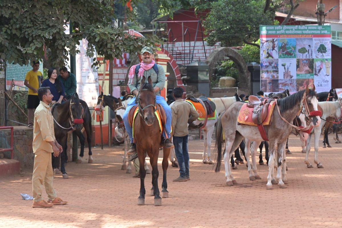dhavalkulkarni's tweet photo. Horsing around in #Matheran
#AReporterAtLarge https://t.co/HT0yei3h6f