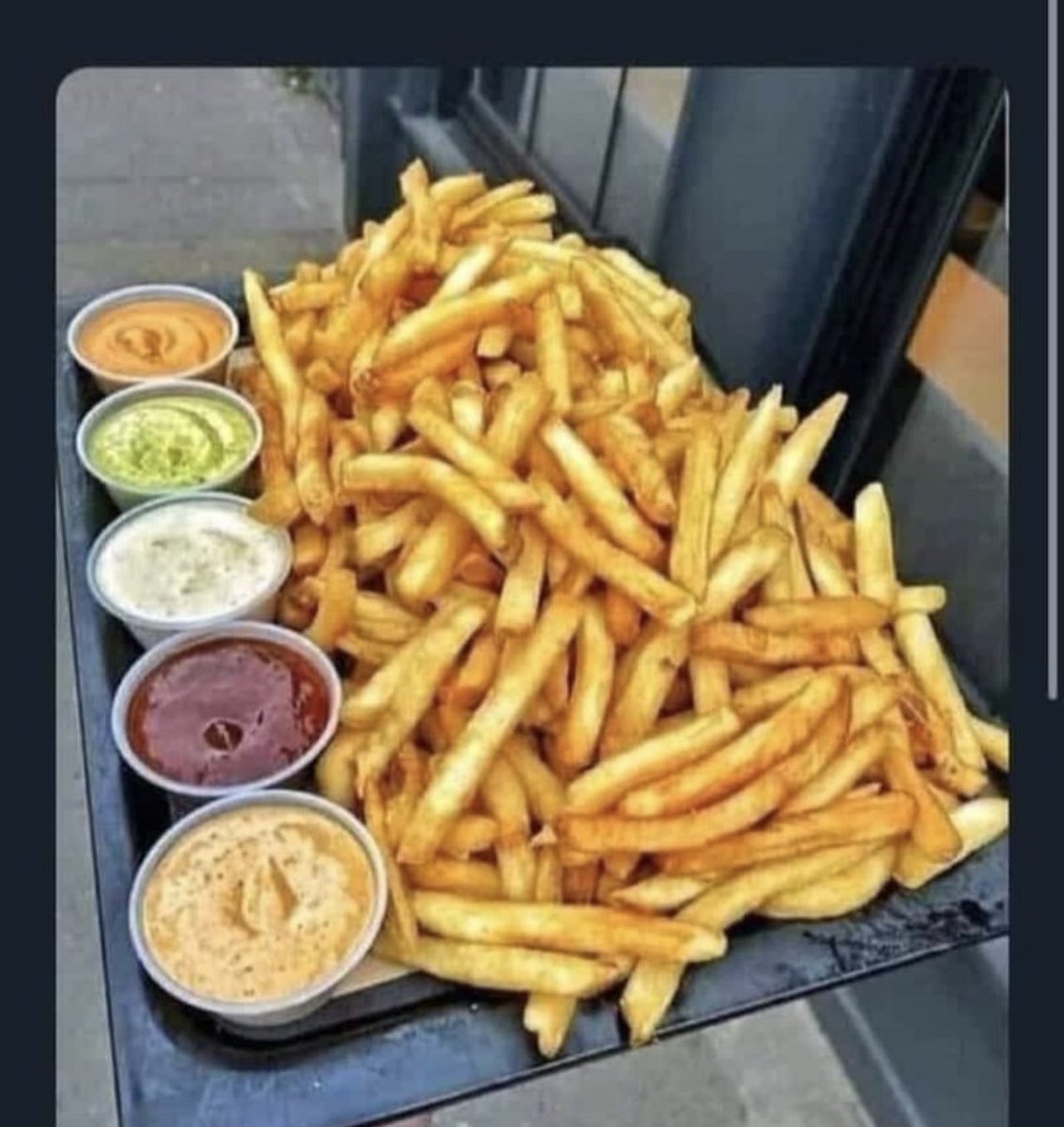 AlShammari62's tweet photo. مستعد اعيش على هالوجبة كل يوم 💔🍟 https://t.co/0T2JpvUr0K
