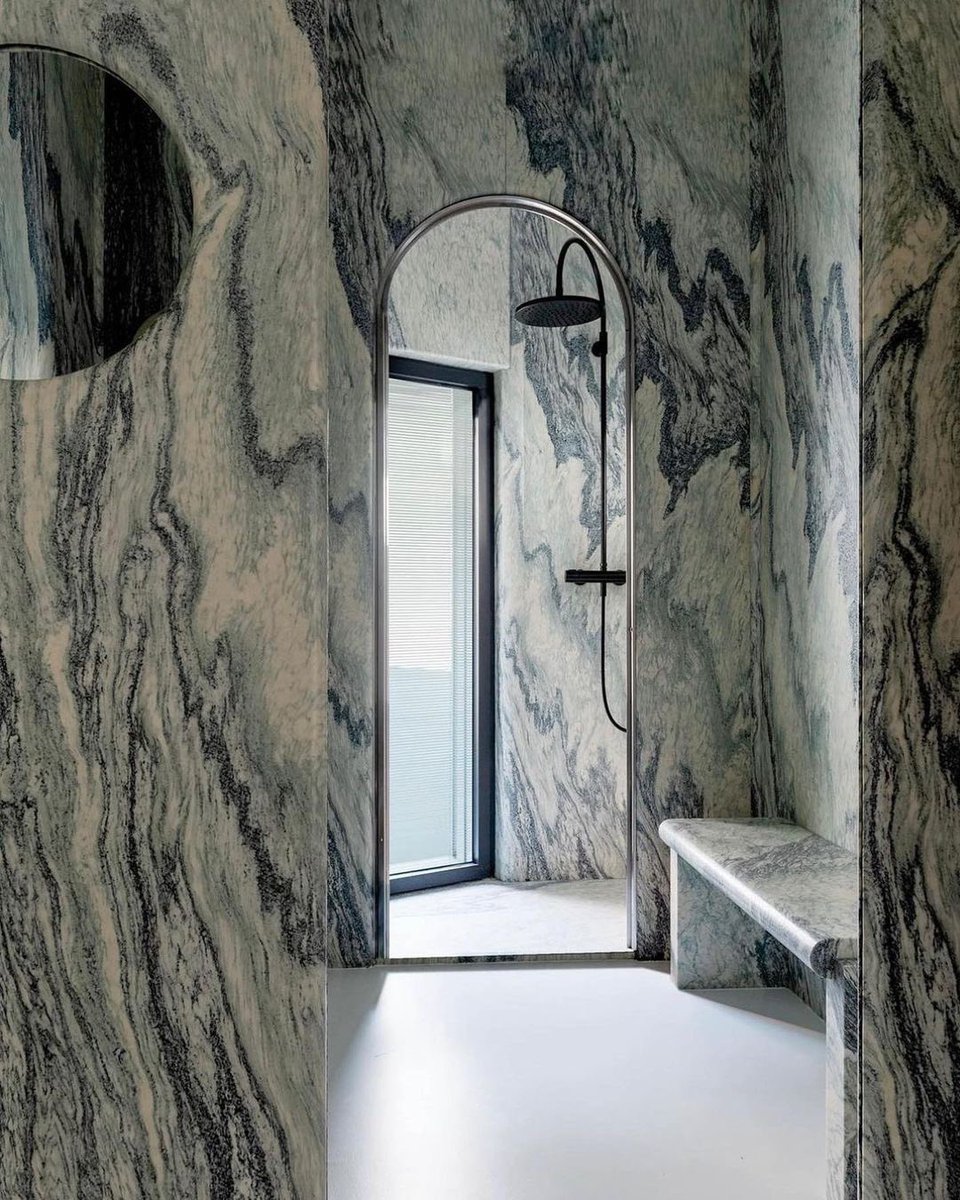 Gorgeous Cippollino Marble bathroom to start this week! 
• 
By @marbleunlimitedinc
•
#architecturephotograph#architecturaldesign #architecturelovers #lifestyle #pictureoftheday #design #interiordesign #vogueliving #elledecor #architecturegram #bureaunamas