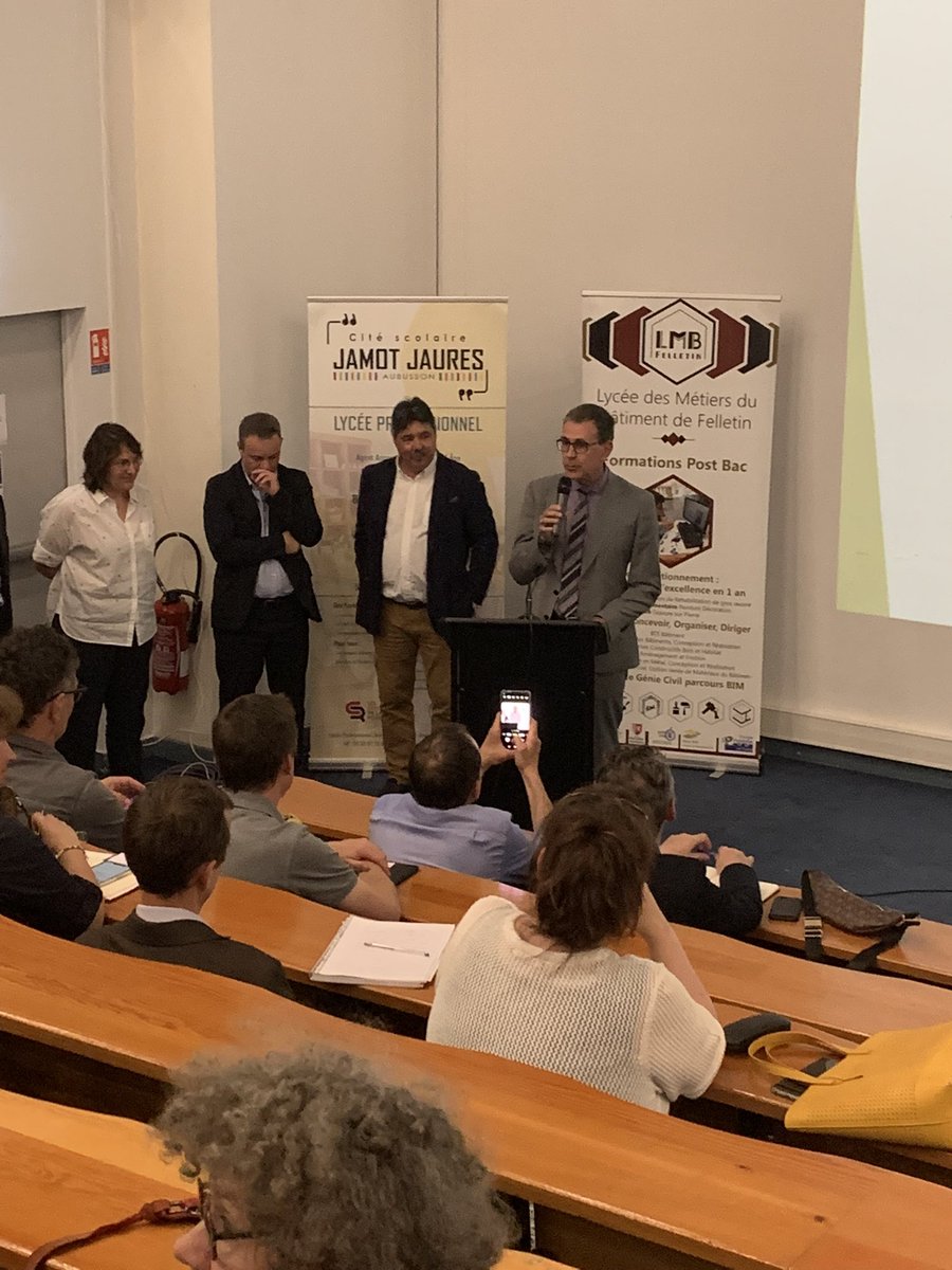 Dsden23's tweet photo. Inauguration du #CLEE Sud Creuse qui vise la mise en place d’actions concrètes de rapprochement entre l’éducation nationale et le monde de l’entreprise au service du parcours des élèves. Merci aux initiateurs et aux partenaires. @aclimoges @CDrucker_Godard https://t.co/epdJmTxWEj