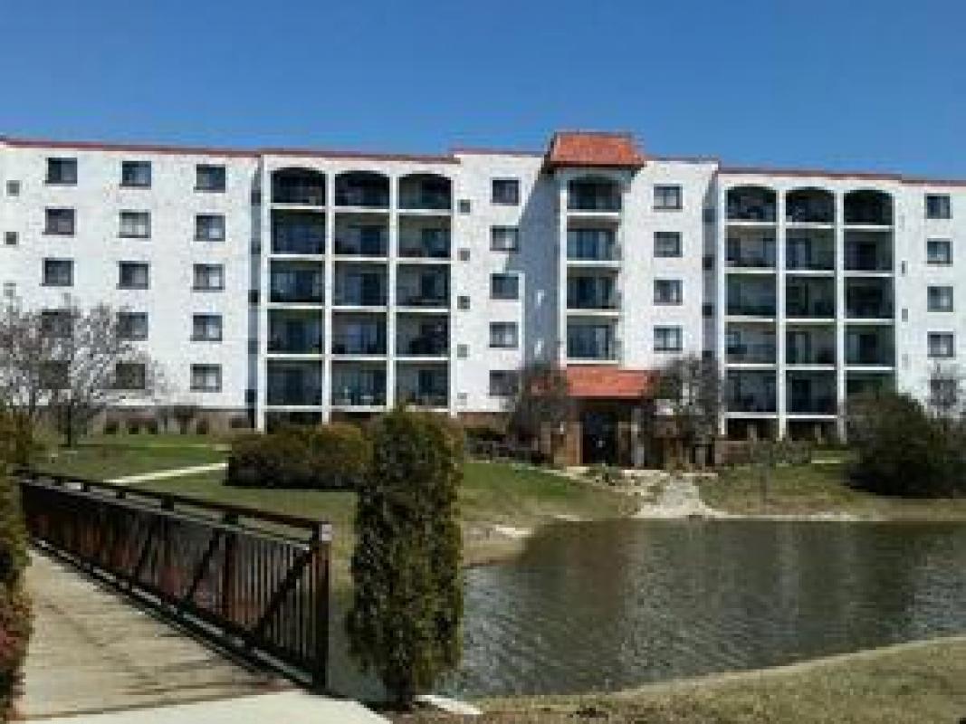 I am looking for a buyer for 450 Plum Creek Drive 307 #Wheeling #IL  #realestate tour.corelistingmachine.com/home/RLZ27B