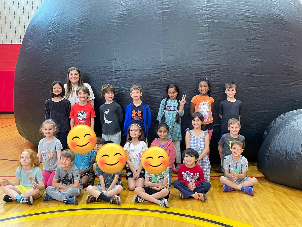 Thanks to @NNVikings for sharing your students and StarLab with our 1st graders today!!!