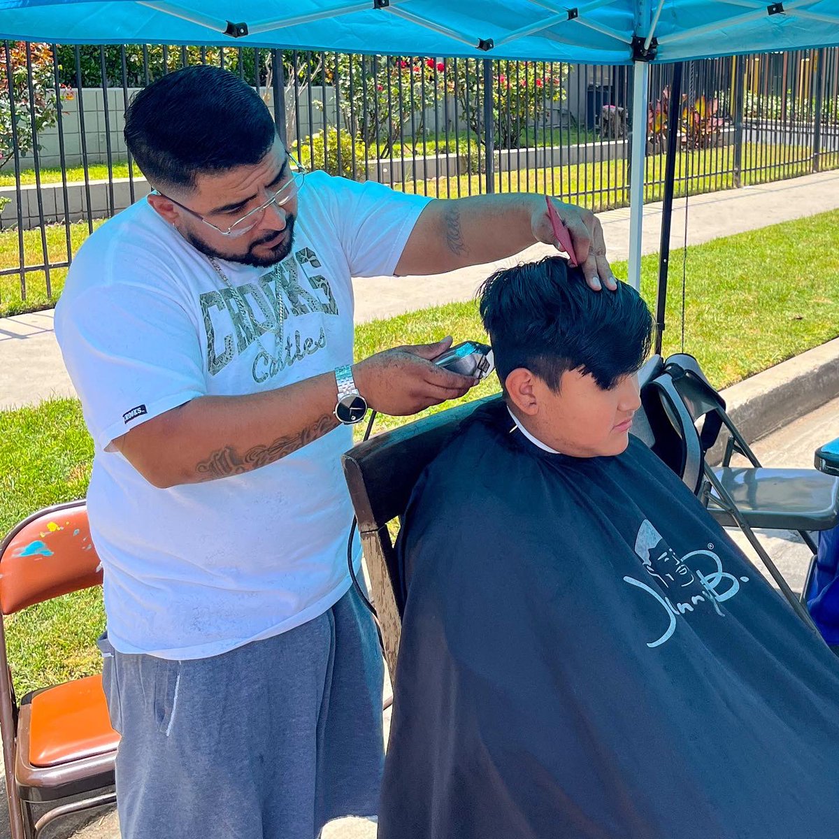 Our community came together to celebrate the energy of the sun at Casa Esperanza! ☀️

Electric performances, delicious food, exciting games, arts and crafts, a mariachi band, and fresh new haircuts made for an incredible Saturday with our Panorama City neighbors.