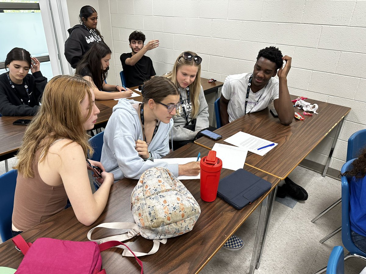 Sports SHSM students visited Niagara College today to explore their Sports Business program. They learned about crisis management in the sports industry and how to handle media. 
<a href="/STAOakville/">STA Oakville</a> <a href="/gostaraiders/">STA Athletics & Phys-Ed</a>
