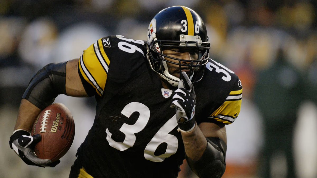 98. Jerome Bettis. RB. Pick 10 ronda 1 draft 1993 por #RamsHouse (93-95). En 1996 llega a #HereWeGo (96-05) Campeón SB XL, ROY 93, CPOY 96, Man of the year 2001, 6x Probowl, Steelers All Time Team, Steelers hall of honor, Pro football Hall of Fame 2015. 

#FootballGirlsMx