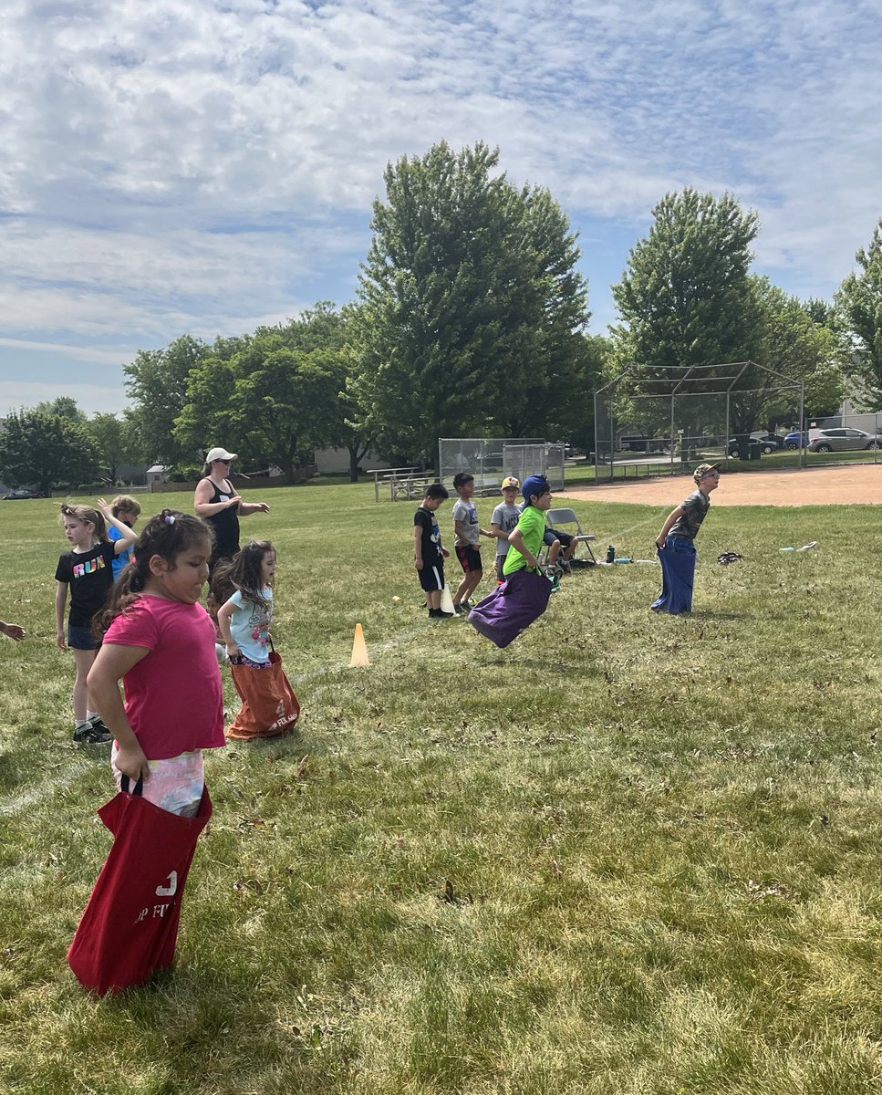 Miss Cross tweet media