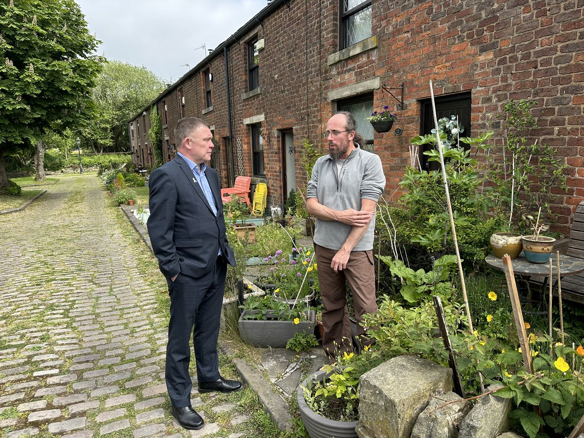 Thank you to <a href="/ChrisGoodwin73/">Cllr Chris Goodwin</a> for coming to speak with residents regarding traffic issues on Alt Lane, Chris came in his capacity as Cabinet Member to better understand the issues himself and support our residents! @cllrjennyoldham <a href="/ChauhanZahid/">Zahid Chauhan, OBE,FRCGP</a> <a href="/Debbie_abrahams/">Debbie Abrahams</a> <a href="/shah_arooj/">Arooj Shah</a>