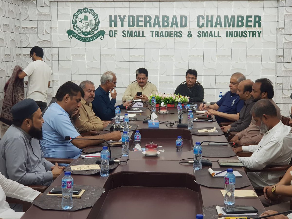 Met with the officials of Hyderabad chambers of commerce, Hyderabad chamber of small traders and small industry and other stakeholders to discuss the pre-budget proposals. Along with MPA Nadeem Siddique and MQM office bearers.  @hcstsi @HyderabadChamb1 
@MQMPKOfficial @MQMHyd