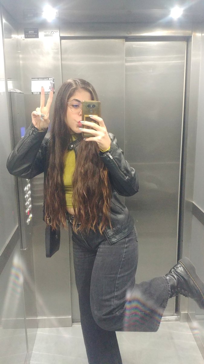 cl____'s tweet image. Más corto 🤢🤮 y más largo✨🥰