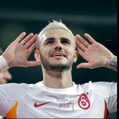 Çekirdek çitler gibi gol atıyor sarı saçlı psikopat mauro icardi