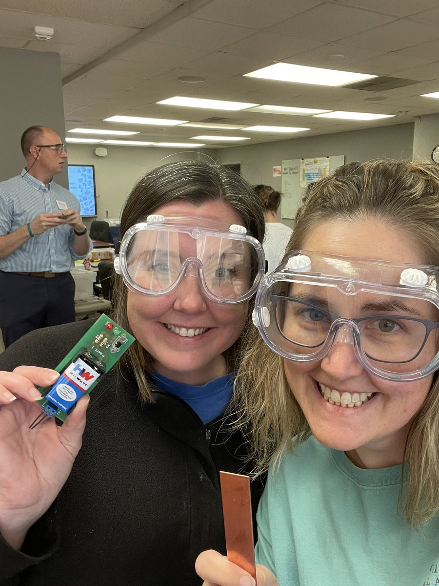 ahk10's tweet image. Kicking off summer with a professional learning opportunity with @chollow377 @AmstiUAH @AMSTI4all  #AMSTI4ME23 with my old Auburn lab partner @TheLauraB