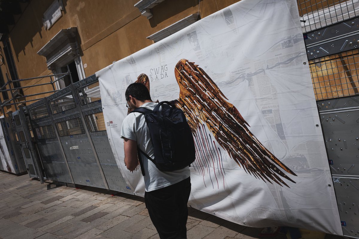 Dgdave76's tweet photo. #venice #streetphoto #leica #28mm #venezia #juxta #streetphotography #leicacamera  @LeicaCameraIT @leica_camera @comunevenezia @venessiacom https://t.co/jN5p5lQkbM
