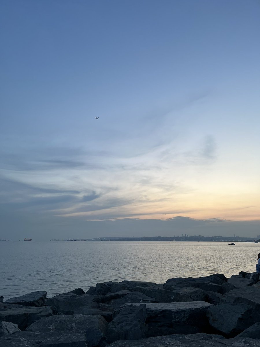 Üniversitenin bana kattığı en güzel dostum ilk army arkadaşım. O zamanları yad ettik en güzelinden nasıl heyecanla mutlulukla koştururduk diye hoş her şey bizim için hala çok güzel. Ayrı şehirlerde olup farklı hayatlar kursak da biz hep aynıyız BTS’imiz iyiki var💜
<a href="/bangtan_1616/">Swagss ❄</a>