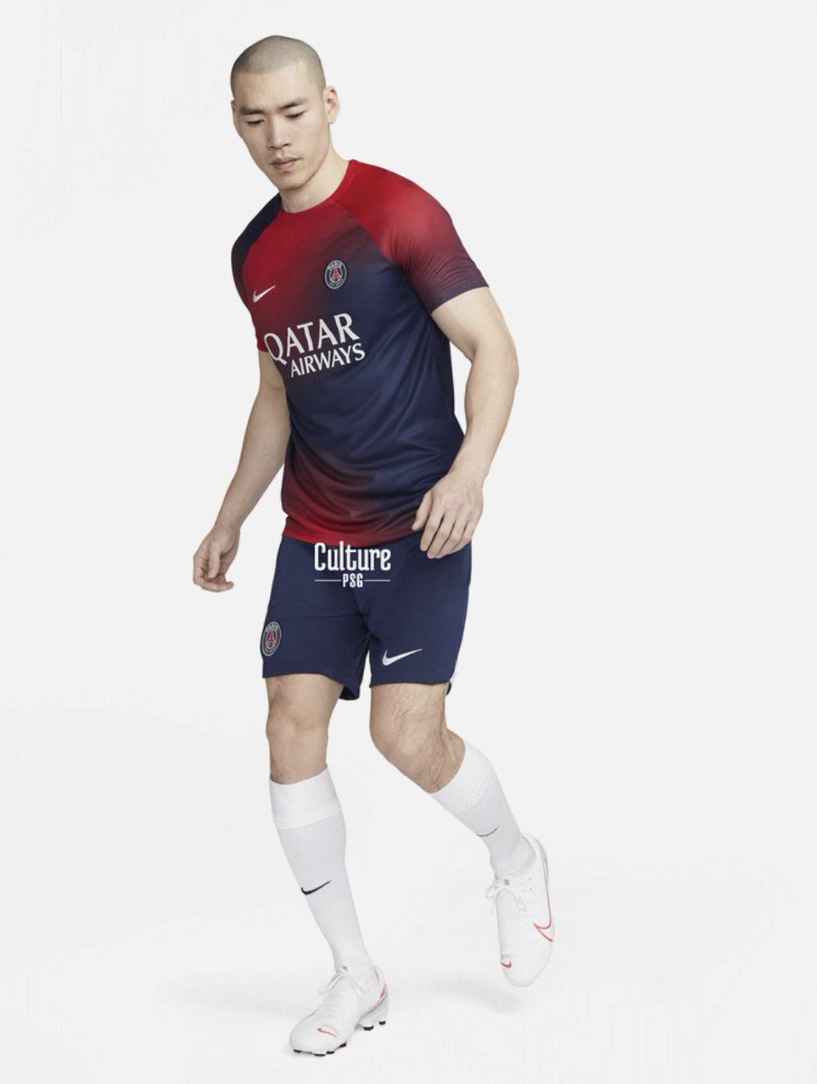 MegaPSG_'s tweet image. Le maillot pré-match pour la saison 23/24.👕 ❤️💙 (@CulturePSG)