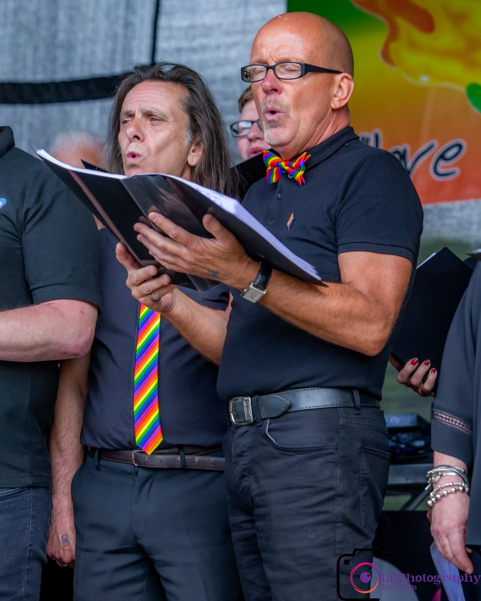 The Northern Proud Voices performing at @Durham_Pride #durhampride #durhampride23 #durhampride2023 #drag #proud #pride #lgbt #DurhamCathdral #durhamuniversity #northeast #northeastpride #steets #street #canonuk #uk #choir #singers #group #vocalist #music #singing #northern