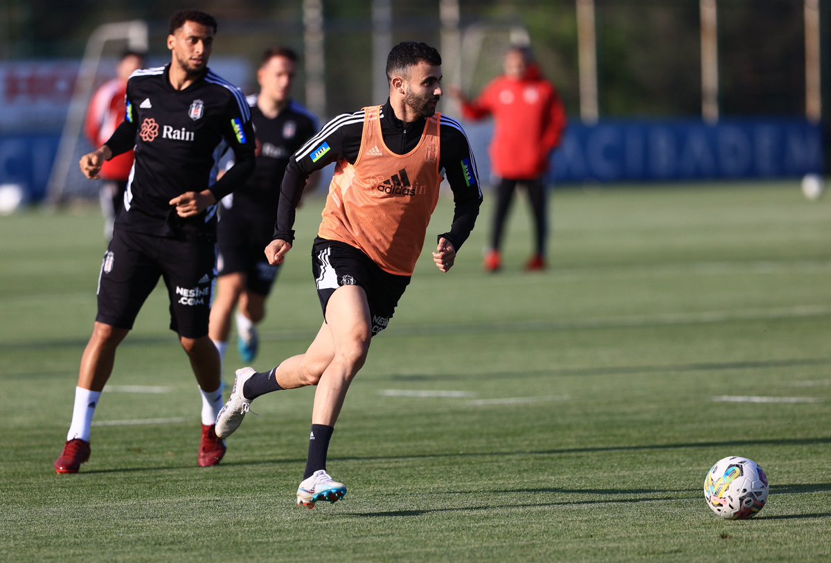 Besiktas's tweet photo. Hazırlıklarımız devam ediyor. 🦅

#KASvBJK https://t.co/EoCnPwafl3