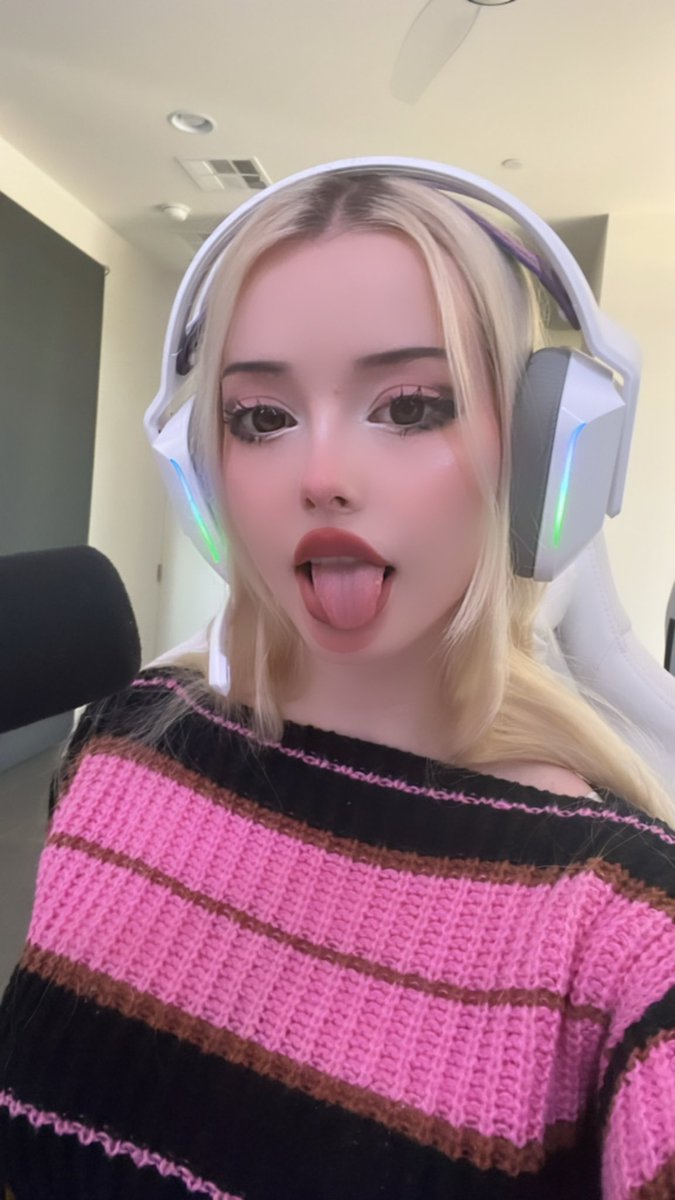 Lauren Burch on Twitter: "Live with @JuliaaBurch 🤍 Playing spooky games https://twitch.tv