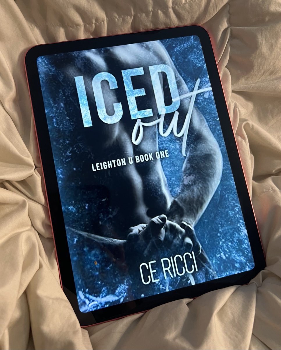 HeartlessReader's tweet photo. Currently reading 📖 🏒 https://t.co/3vb4lKkB0y