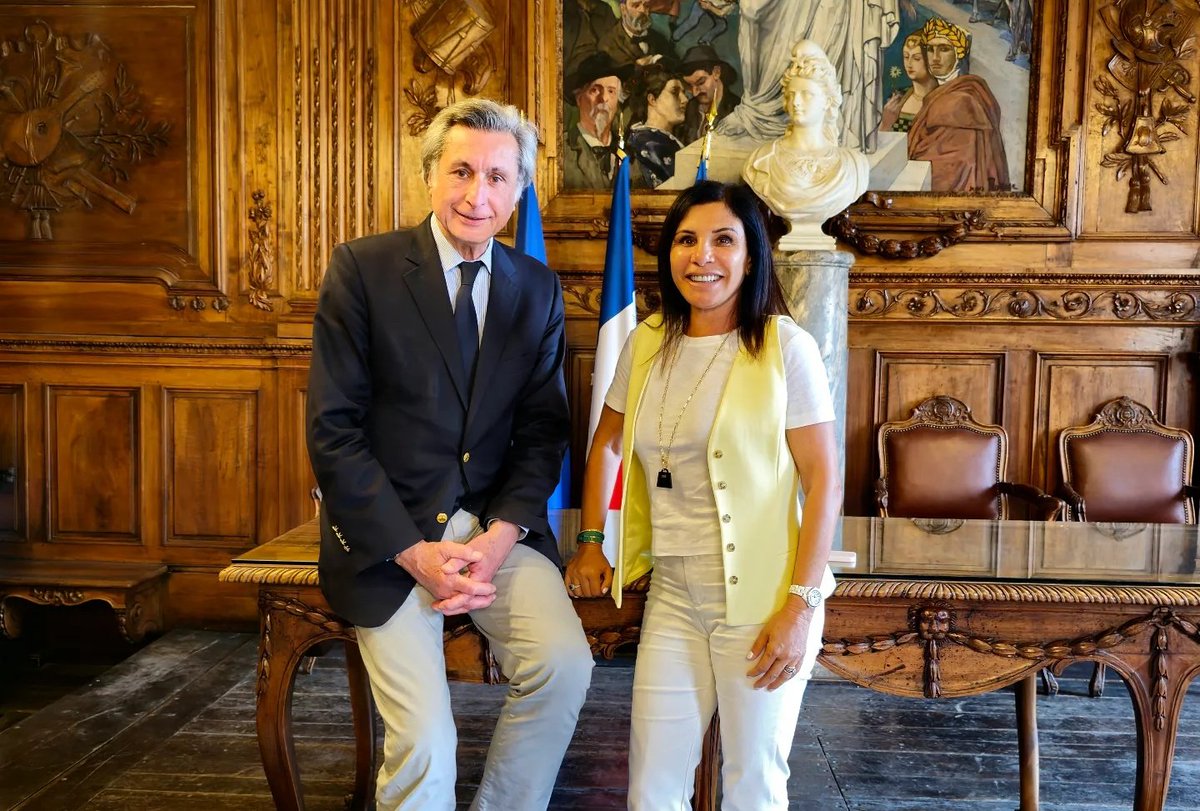 NoraPreziosi's tweet photo. • 𝙎𝙪𝙧 𝙡𝙚 𝙩𝙚𝙧𝙧𝙖𝙞𝙣 👇

50 millions d'euros investis par @13_Habitat à #Arles pour réhabiliter les cités Barriol, Les Roseaux et Trébon: c'est la grande annonce que je suis allée faire, aujourd'hui, au maire @CarolisPatrick et aux locataires.

#13Habitat est de retour ! https://t.co/ehDAv4os3Y