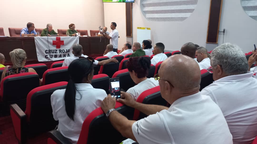 Con la presencia del Jefe del Estado Mayor de la Defensa Civil en #Cuba Ramón Pardo Guerra, se desarrolla Taller Provincial a facilitadores para brigadas comunitarias Techeras.
#PinardelRíoPorLaVida
#CubaPorLaVida