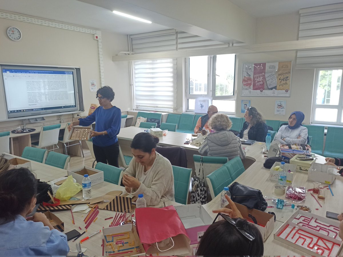 isttba's tweet photo. Tasarım Beceri Atölyeleri Akademisi "Sınıf Öğretmenlerine Yönelik Kazanım Temelli STEM Eğitimi Programı"nda ilkokul 2. sınıf Yönler konusunu labirent tasarımları ve kodlama uygulamalarıyla ele aldık.
@memleventyazici @istanbulilmem @AhmetBrlkkara1 @Ist_Akademiler https://t.co/UoYk1atlBs