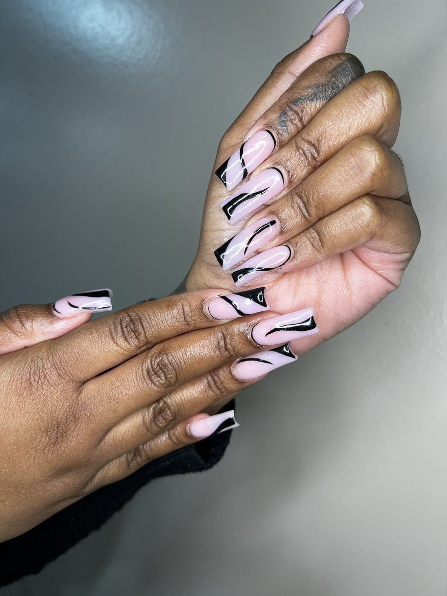 laurenamoree's tweet photo. follow my nail page: @ lathenailwiz 🪄 https://t.co/Wew3jLKSey