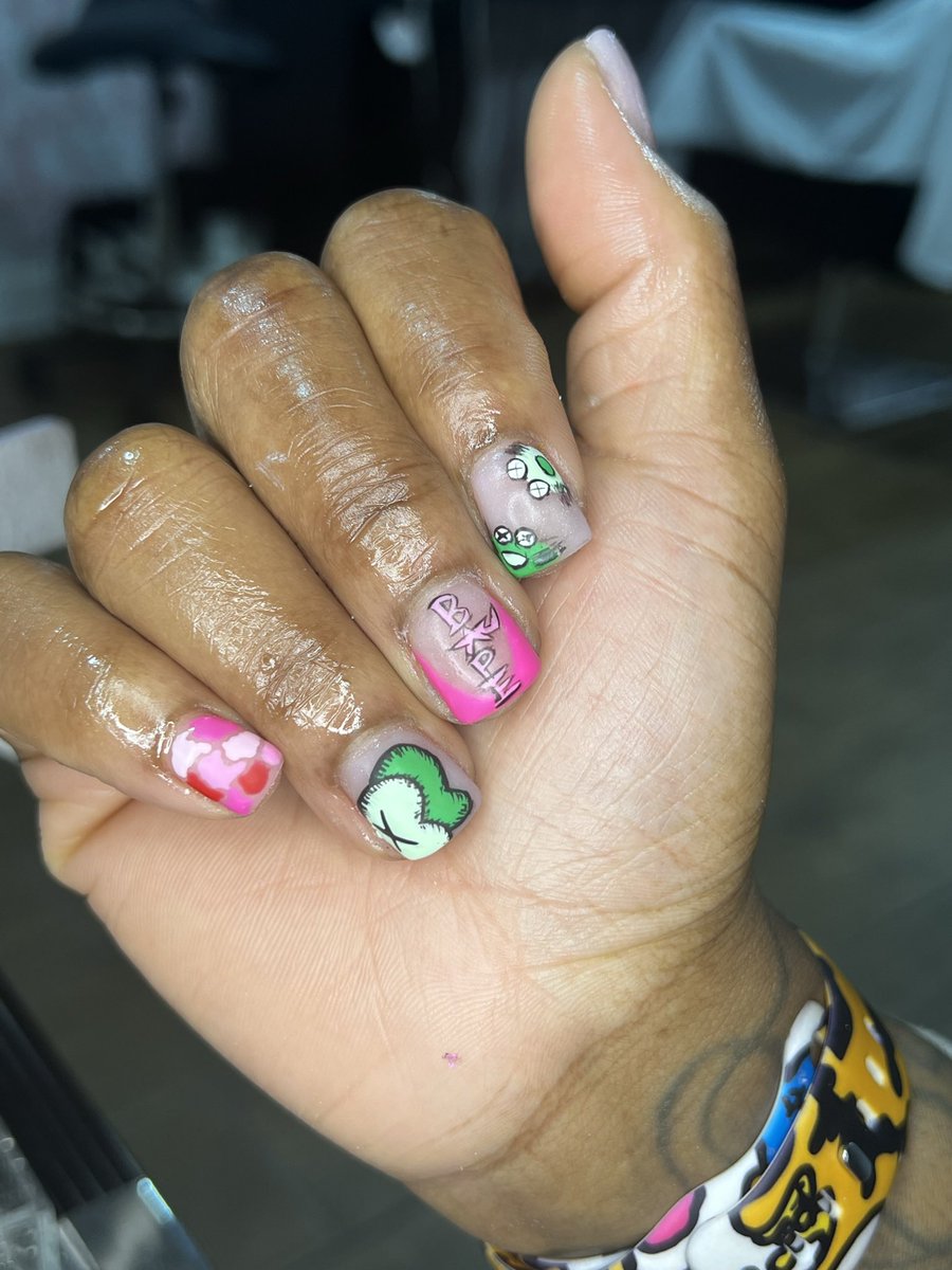 laurenamoree's tweet photo. follow my nail page: @ lathenailwiz 🪄 https://t.co/Wew3jLKSey