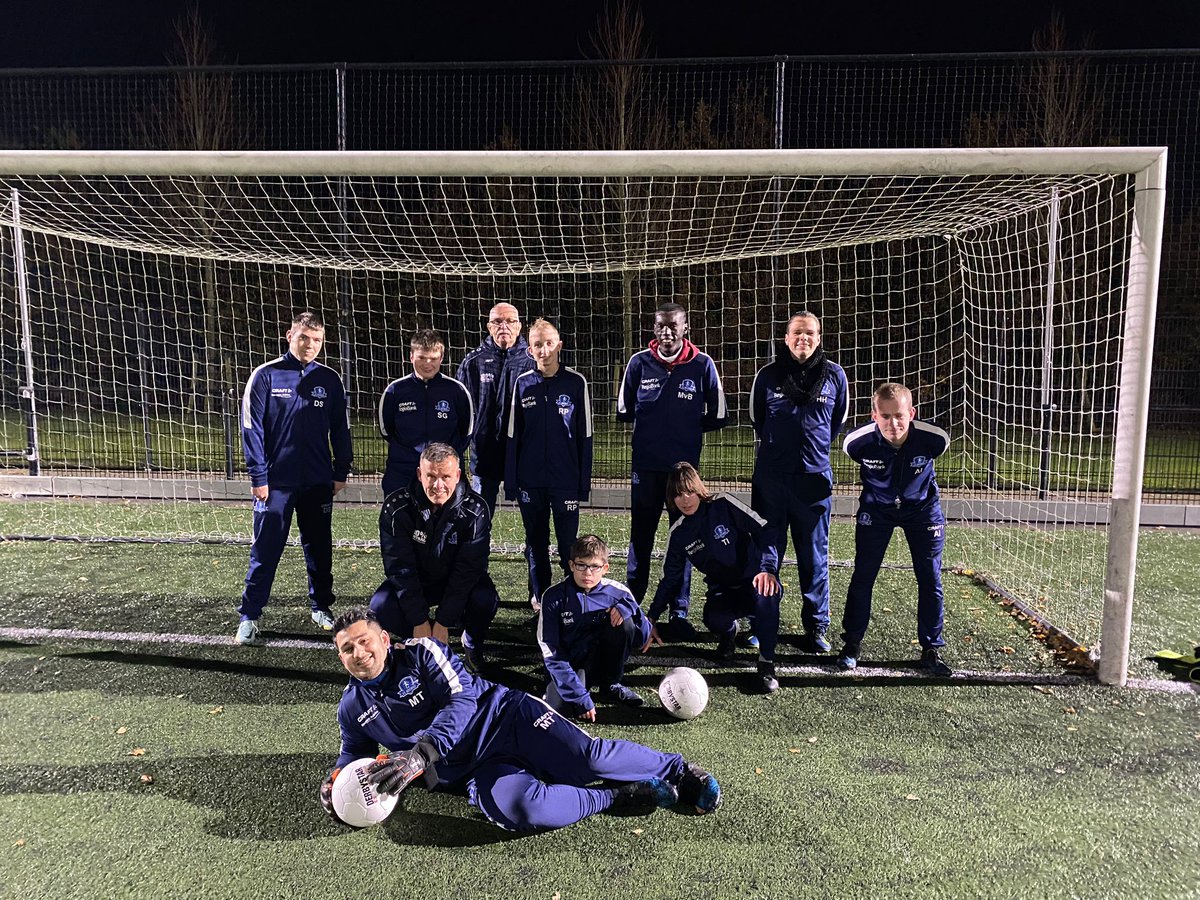 Ons G-voetbalteam zoekt nieuw leden. Het team heeft ruimte voor een aantal meiden of jongens vanaf 14 jaar die graag wekelijks willen voetballen. De enthousiaste G-voetballers trainen iedere vrijdag van 19.00 – 20.00 uur.
Lees meer▶️ap.lc/09dTn