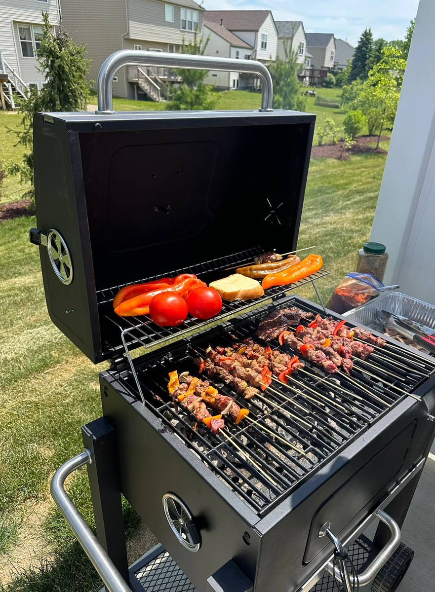 yanez_emili01's tweet photo. “Only the outdoor grills are lit, with the delicious smell of grilled meat that really gives you a feeling of warmth and joy in the moments with family and friends.” *werbung* #stampinfee #stampinup #stampinupdemo #saleabration2020 #springcatalog2020 #frühlingskatalog2020 #outdoo https://t.co/XcJfsDYd2a