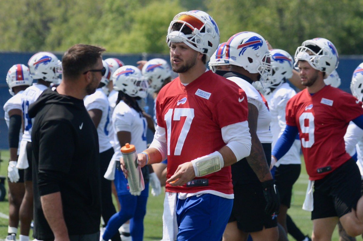 alexbrasky's tweet photo. Not many people had a better weekend than Josh Allen. His good fortune continued with a sharp performance during today’s #Bills OTAs. https://t.co/oxljGYwl43