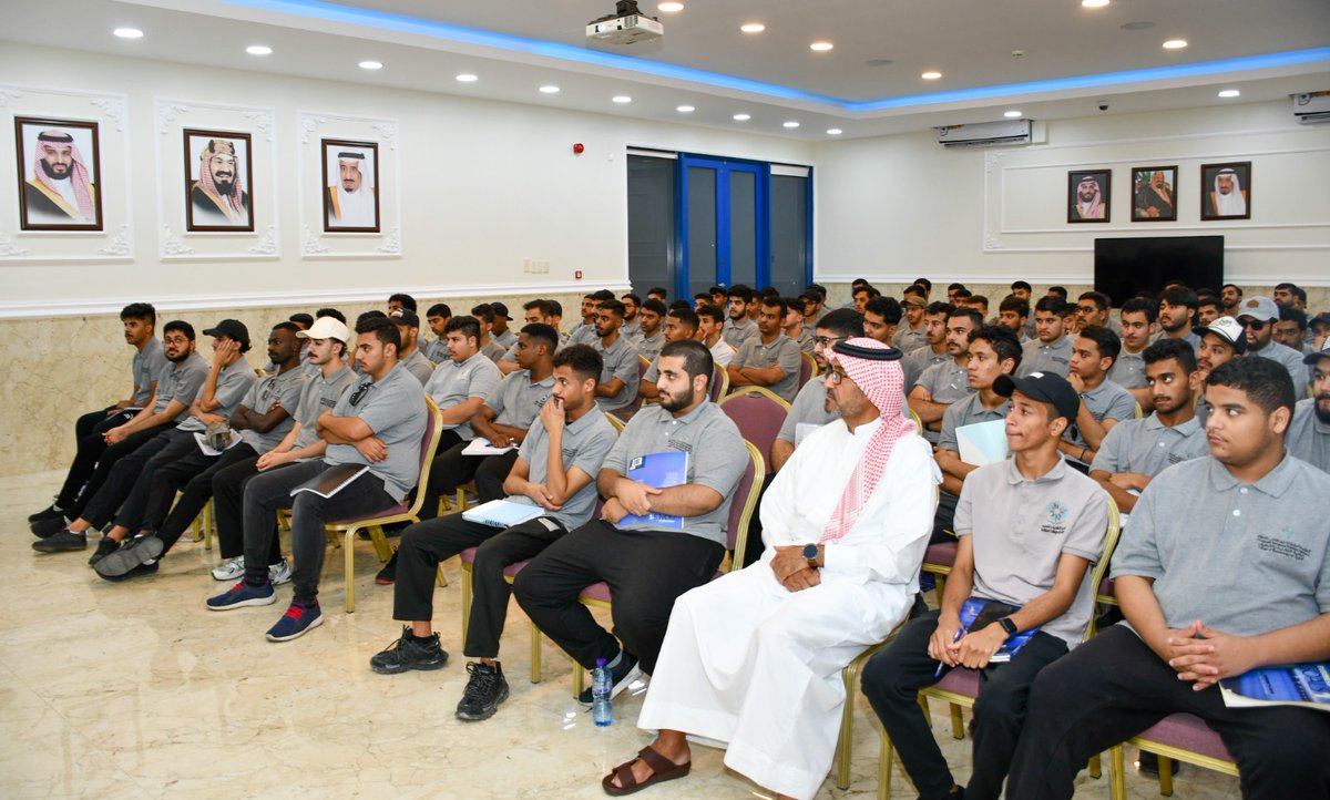 E1_QcH's tweet photo. من مبدأ التعاون بين الجهات الحكومية تم القاء محاضرة توعية عن مخاطر المخدرات على المجتمع والأفراد وما تسببه من دمار ضمن الحملة الوطنية وطن بلا مخدرات تحت شعار #الحرب_على_المخدرات وذلك بالتعاون مع @tvtc_g_alqatif وقد لاقت المحاضرة تفاعلاً كبيراً من الطلاب والحضور. https://t.co/oBwcPhVR2b