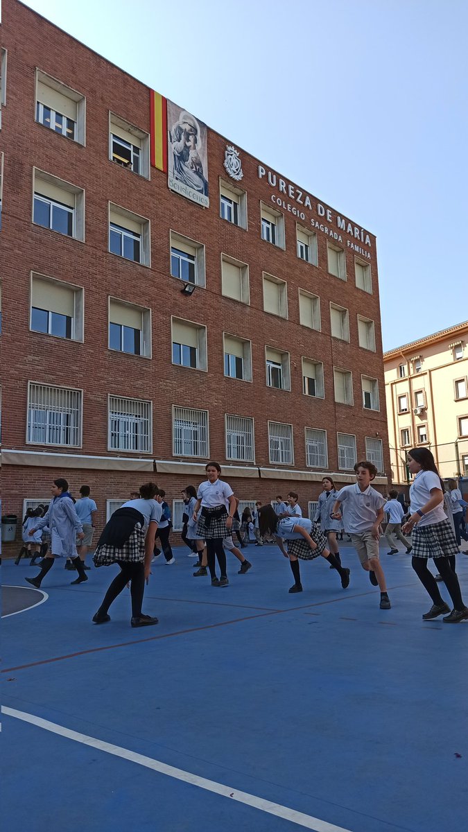 Poniéndonos guapos para celebrar #DIFAS23 y recibir al <a href="/EjercitoAire/">Ejército del Aire y del Espacio</a> <a href="/EjercitoTierra/">Ejército de Tierra 🇪🇸</a>