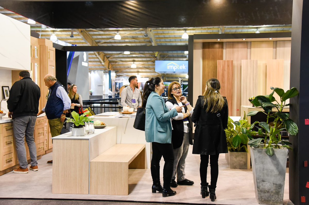 CorferiasBogota's tweet photo. ¡Empieza #Expoconstrucción y Expodiseño 2023! 👷🏻‍♀️🚧 La feria que cuenta con una nutrida muestra comercial, una completa agenda académica y contenido experiencial.

Del 30 de mayo al 4 de junio en #Corferias 🗓️

Boletería en https://t.co/drwQOmn2i9 

https://t.co/hckqqtLRHH https://t.co/QIlmpcJbFn