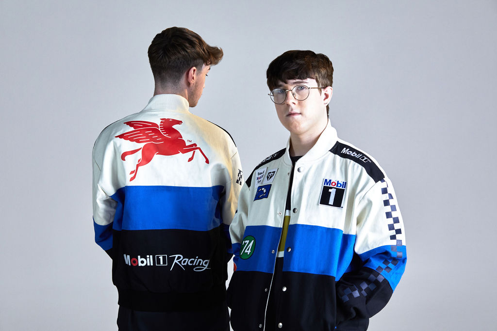 ItsCourtney33's tweet image. 🎉 GGM1 Racing Jacket Giveaway!! 🎉

In celebration of our first upcoming LAN at @DreamHack Dallas, I’m giving away a pair of our exclusive team jackets!

- Follow @ItsCourtney33 + @GenG
- Like &amp;amp; RT this tweet
- tag one (1) friend below

Winner chosen on 6/6. #GenGxMobil1