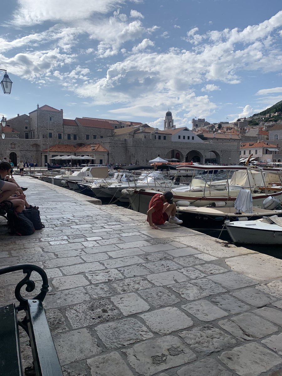 Hoy tocó atravesar Croacia para hacer noche en Dubrovnik. Mañana Montenegro. #ontheroadagain #nosinmimoto #thetravellingvicedo #adriatico23