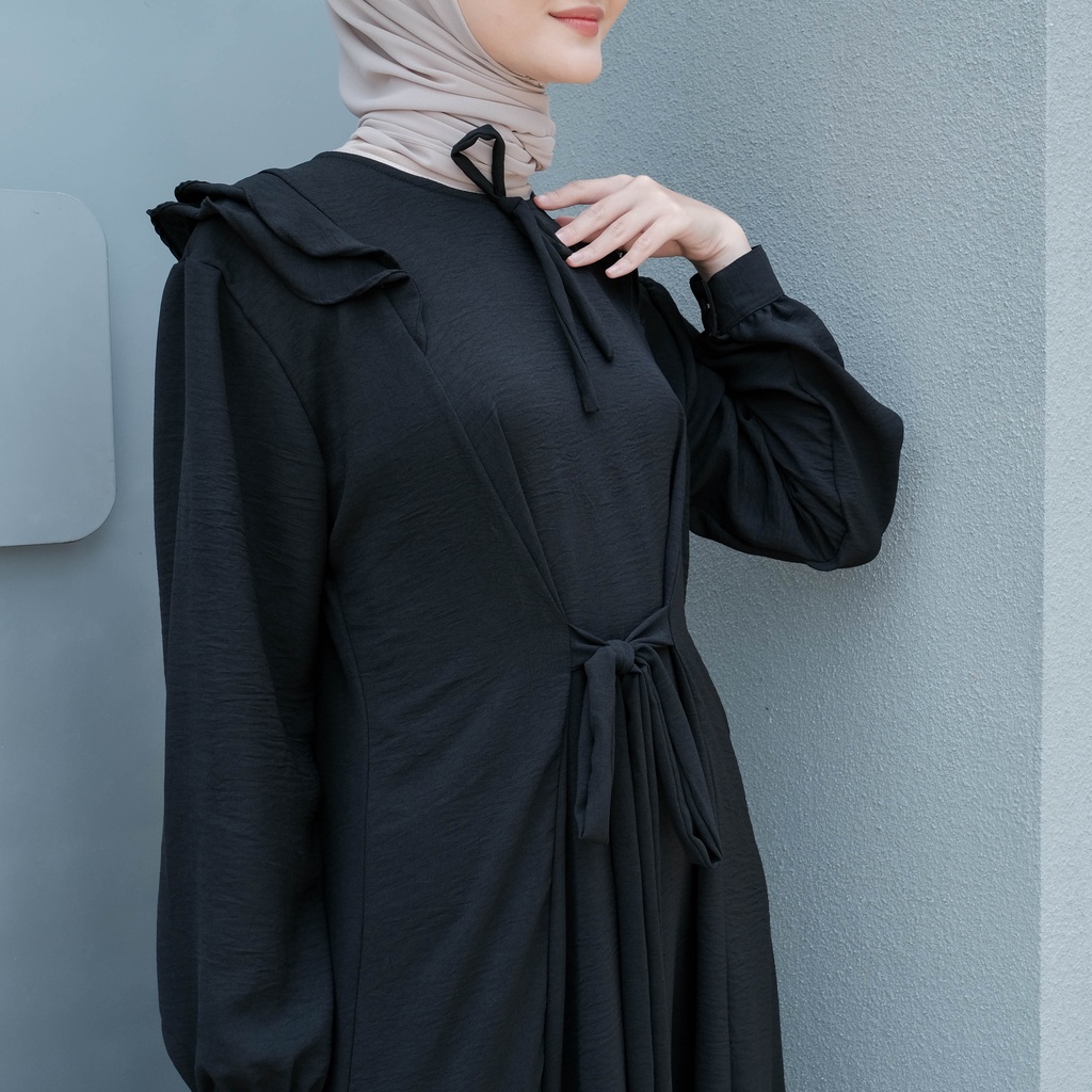 ✨ Mayoutfit Vinca Maxidress / Dress Muslim Ruffle ✨

⭐ : 4,9
Link Produk : shp.ee/xsy622p
