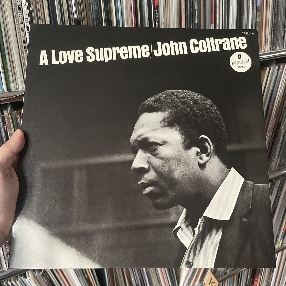 A Love Supreme kind of night.

I own several copies of this masterpiece ; tonight I chose this 1976 Japanese stereo pressing. 

What can I say? Timeless.

#JohnColtrane #ImpulseRecords