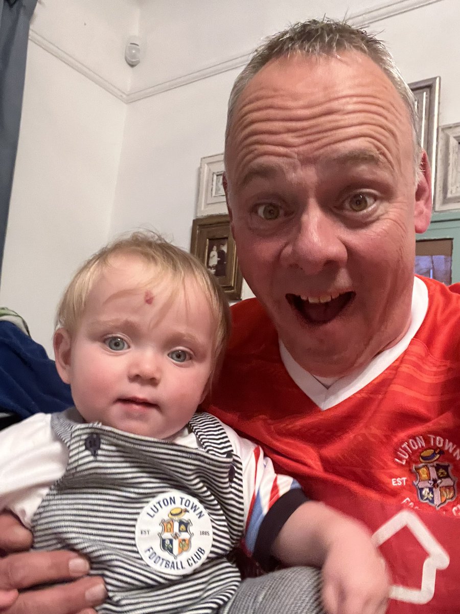 Mdj1855's tweet photo. @KFC_UKI @LutonTown And then.... https://t.co/iAtOKielWF