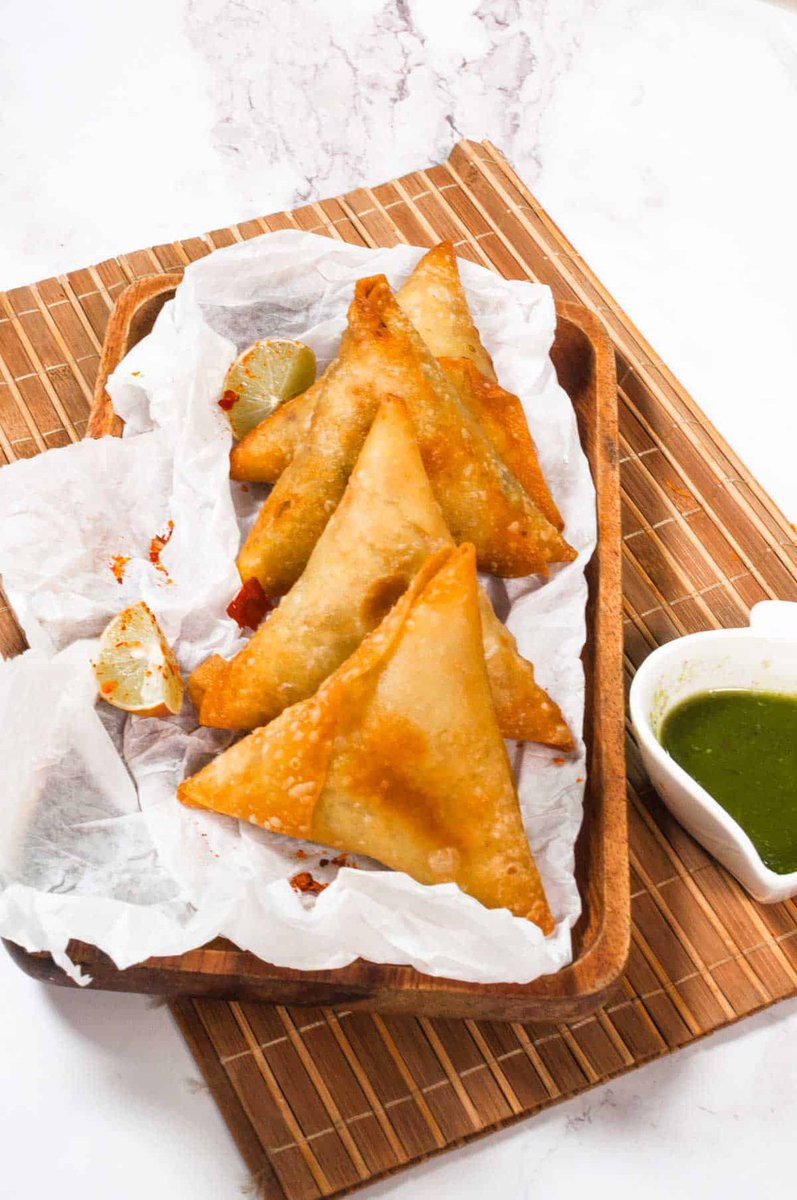 recipe52live's tweet photo. These freezer-friendly chicken samosas make a quick snack for lunch boxes, and a crispy treat for guests and they pair so well as a side with any Indian main course.

Read the full article: Chicken Samosa
▸ https://t.co/20MZb9LivI

#samosa #chickensamosa #ChatPataFlavor https://t.co/GmkOg67VjY
