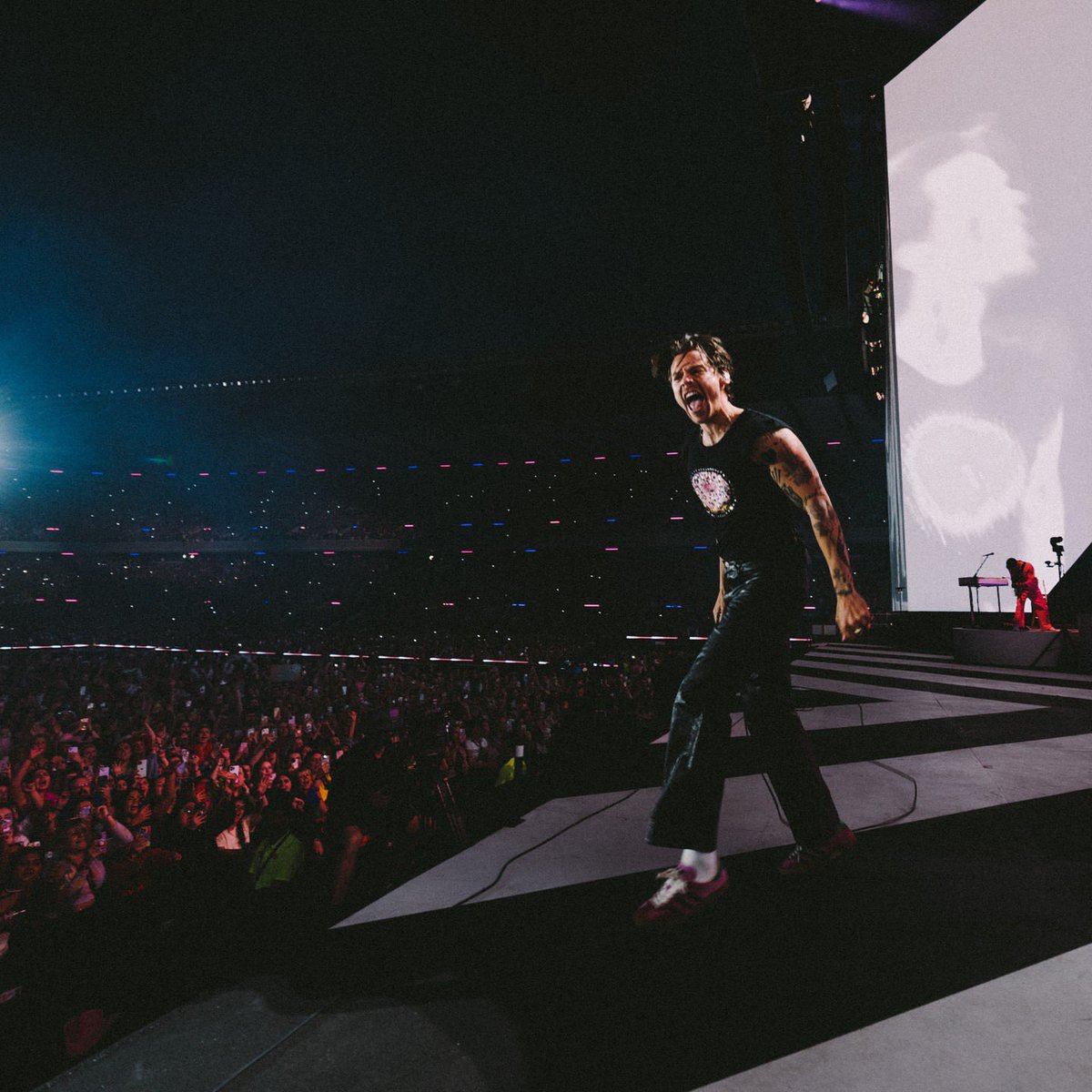 hsupdatehs's tweet image. kilka zdjec Harry’ego