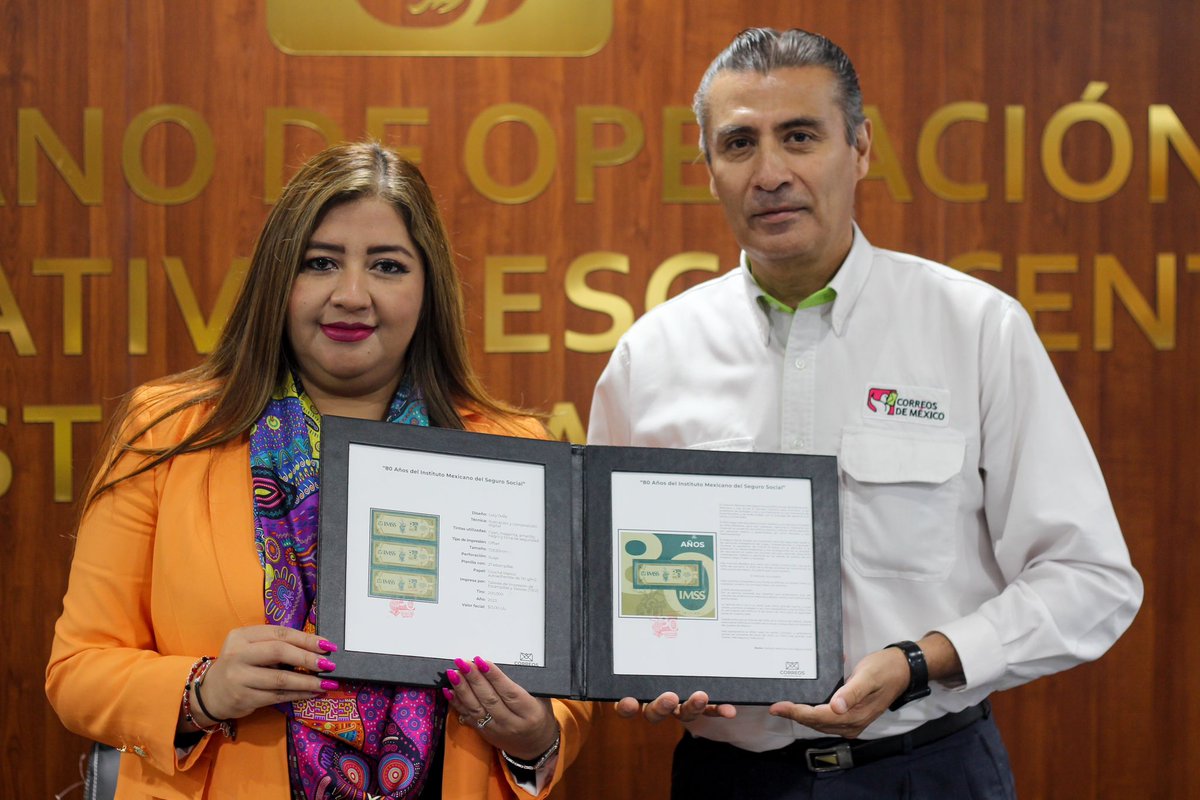 imssjalcontigo's tweet photo. La titular del #IMSSJalisco, Dra. @KARLALpezLpez3, realizó la cancelación de primer día de emisión de la estampilla postal #80AñosIMSS, en enlace simultáneo nacional desde las oficinas del Seguro Social en el estado. https://t.co/0ZRbDZ4geN