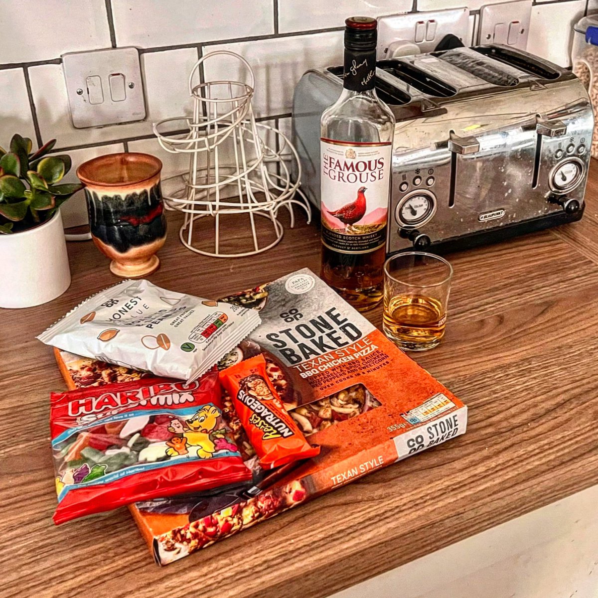 Tour done… <a href="/sarahmcquaid/">Sarah McQuaid</a> dropped off… now for a for a few home comforts #livingthedream #Lifeontour #lifeontheroad #livemusic #keepmusiclive #tourmanager #tourmanagement #artistmanagement #artistmanager