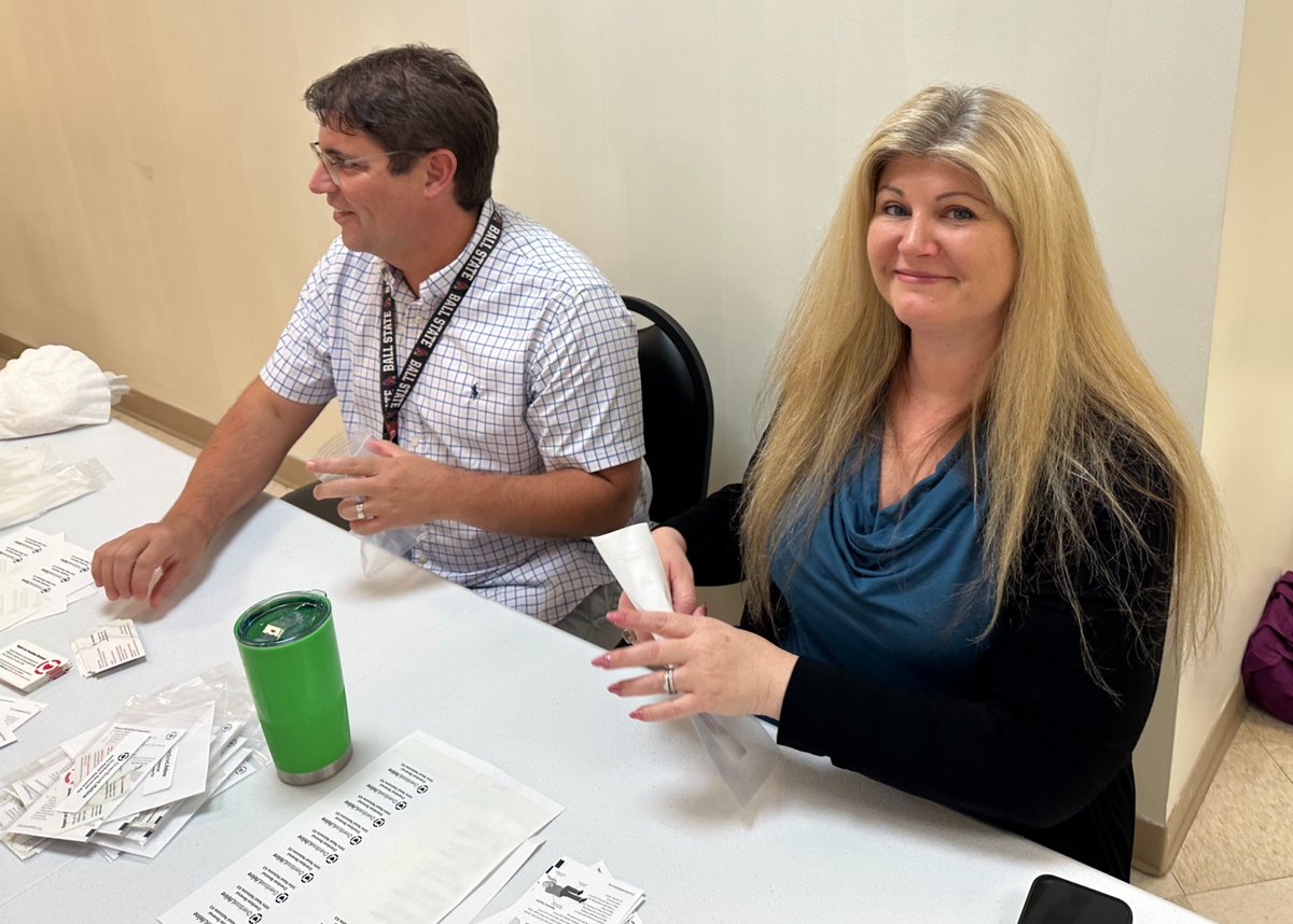 landmarkrecover's tweet image. Congratulations Landmark Recovery of Indianapolis and Overdose Lifeline for assembling 3600 Narcan kits. Go team! 👏 💜

#landmarkrecovery #narcan #overdose #overdoseawareness #employeeengagement