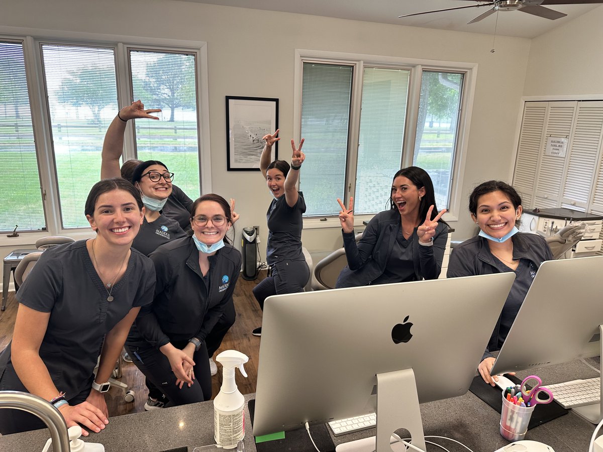 #GirlSquad ✌🏻👩🏻
Here are our ladies hanging out and waiting for our patients to arrive!

#WeLoveOurTeam #MadduxOrthodontics #VirginiaBeachVA