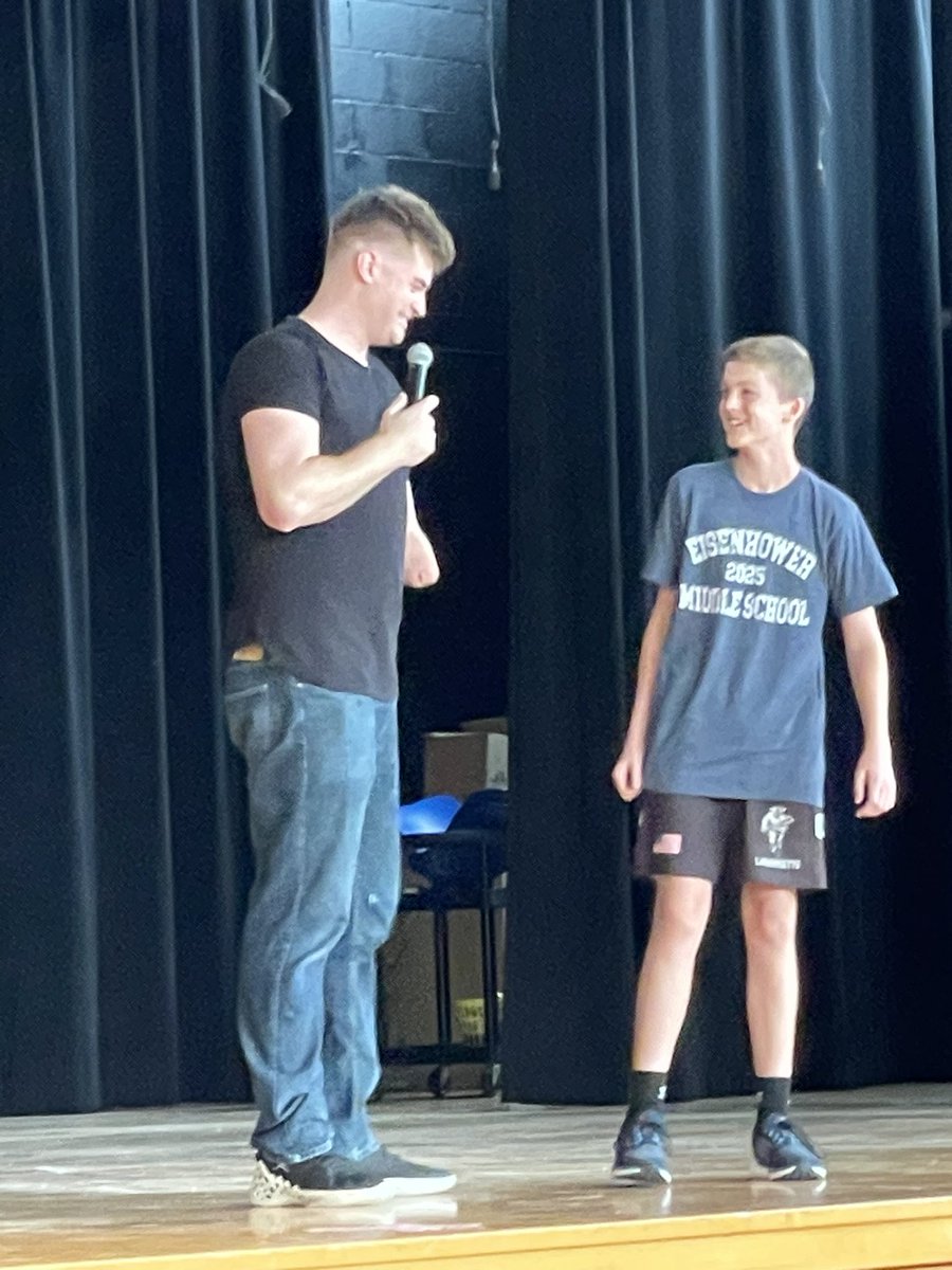 Team1Ems's tweet image. Team One had a great Team Challenge Day! Thank you, PTO, for our awesome guest speaker, Kevin Atlas! @WPSEisenhower #teamonederful #teamchallenge #ourptoisgreat