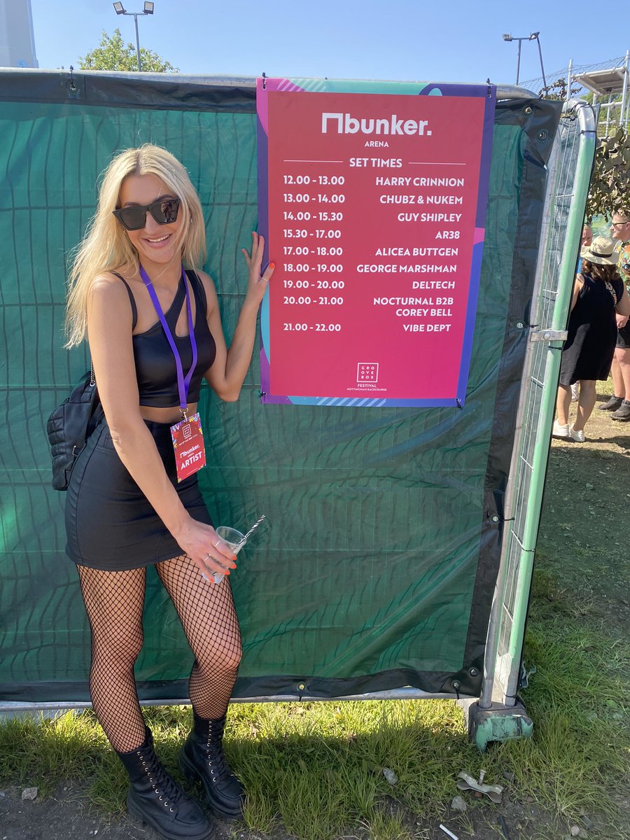 AliceaButtgen's tweet photo. BUNKER X GROOVEBOX! 🔥
What an unbelievable day at @thebunkerderby stage! The bunker guys did an amazing job setting up the place and everyone who played was sickkk! It was THE place to be all day!
🙌☀️🕶️🎶 Loved iiit (minus my boot disintegrating right after my set 🙈) https://t.co/mp65Sts5xq