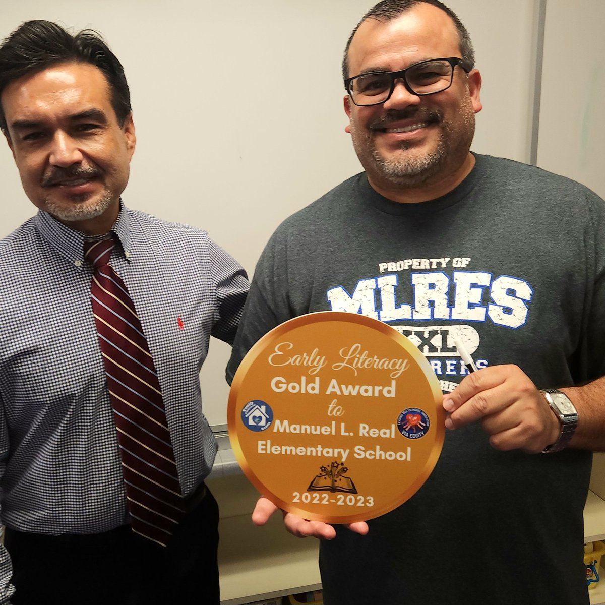 Manuel L. Real Elementary School (@manuellreales) on Twitter photo Thank you families, Mrs. Alvarez, Mr. Magana, and the support of the Educational Equity Department for all of our after school literacy events! This special recognition will be proudly displayed 👏 <a href="/VVUSD_EL/">VVUSD Equity Via Multilingual Innovation Dept.</a> Thank you families, Mrs. Alvarez, Mr. Magana, and the support of the Educational Equity Department for all of our after school literacy events! This special recognition will be proudly displayed 👏 <a href="/VVUSD_EL/">VVUSD Equity Via Multilingual Innovation Dept.</a>