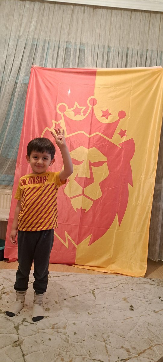 nessqubiq's tweet photo. @GalatasaraySK ..şampiyoooon! #Galatasaray https://t.co/XOJTo9FqVL