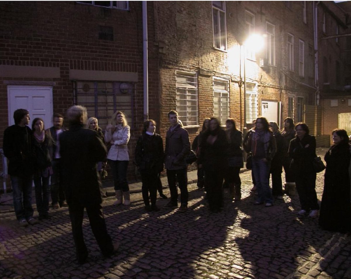 👻Derby Friar Gate Ghost Walk

📅 Various dates available

Hear stories of murders, executions, crime, punishment & ghostly occurrences before returning to Derby Gaol for a condemned man’s supper!

Book your tickets here ⬇️
bit.ly/3opWYKN

#DerbyUK #ghostwalk