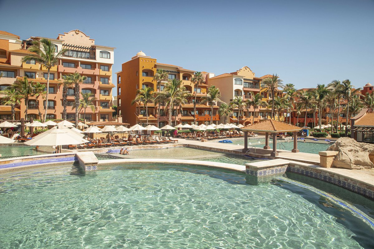 The skies are blue, the sun is beaming, and the day looks promising here. Will you be joining us poolside? 🌞🌴